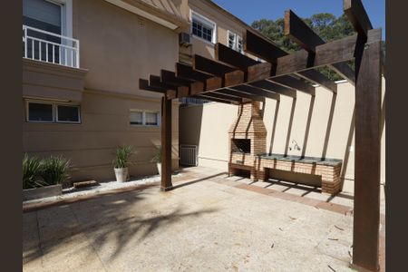 Casa de condomínio à venda com 567m², 4 quartos e 4 vagasÁrea externa - Quintal