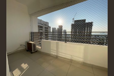 Apartamento à venda com 25m², 1 quarto e 1 vaga Apartamento à venda com 25m², 1 quarto e 1 vagaVaranda