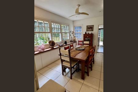 Casa à venda com 201m², 3 quartos e 5 vagas