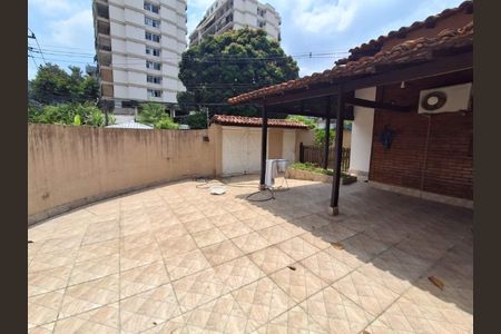 Casa à venda com 158m², 3 quartos e sem vaga