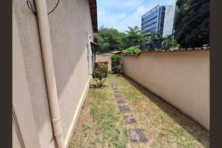 Casa à venda com 158m², 3 quartos e sem vaga