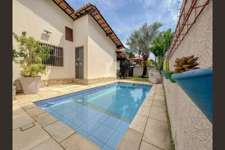 Casa à venda com 150m², 3 quartos e 4 vagas