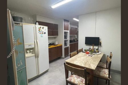 Apartamento à venda com 260m², 4 quartos e 2 vagas