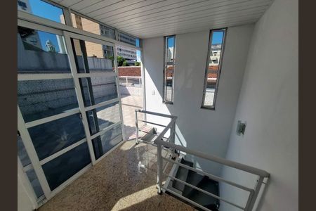 Casa à venda com 156m², 3 quartos e 1 vaga