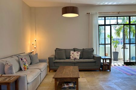 Apartamento à venda com 226m², 4 quartos e 1 vaga Apartamento à venda com 226m², 4 quartos e 1 vagaSala