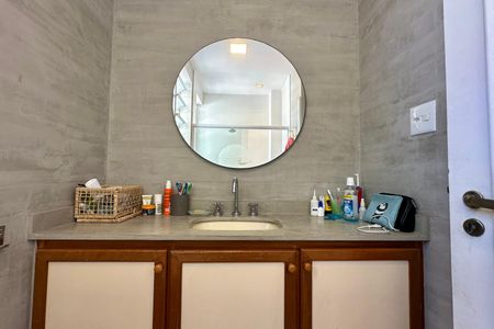 Apartamento à venda com 226m², 4 quartos e 1 vaga Apartamento à venda com 226m², 4 quartos e 1 vagaBanheiro Social