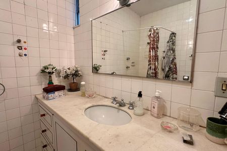 Apartamento à venda com 265m², 4 quartos e 2 vagasBanheiro Social