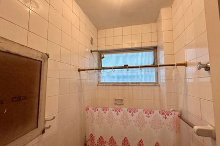 Apartamento à venda com 265m², 4 quartos e 2 vagasBanheiro de Serviço