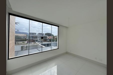 Casa à venda com 402m², 4 quartos e 4 vagas Casa à venda com 402m², 4 quartos e 4 vagasSuíte 2