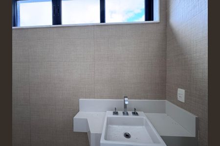 Casa à venda com 402m², 4 quartos e 4 vagas Casa à venda com 402m², 4 quartos e 4 vagasSuíte 4 - Banheiro