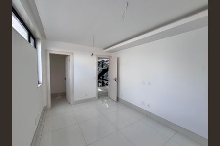 Casa à venda com 402m², 4 quartos e 4 vagas Casa à venda com 402m², 4 quartos e 4 vagasSuíte 4