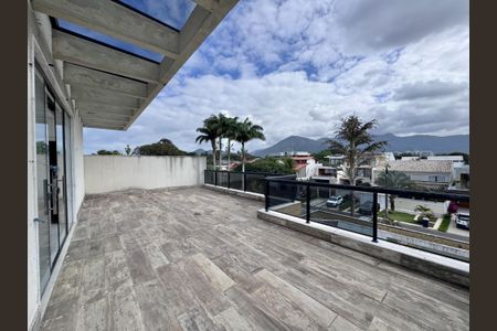Casa à venda com 402m², 4 quartos e 4 vagas Casa à venda com 402m², 4 quartos e 4 vagasTerraço