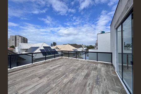 Casa à venda com 402m², 4 quartos e 4 vagas Casa à venda com 402m², 4 quartos e 4 vagasTerraço