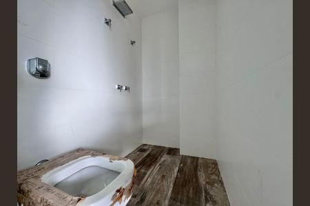 Casa à venda com 402m², 4 quartos e 4 vagas Casa à venda com 402m², 4 quartos e 4 vagasÁrea externa - Banheiro