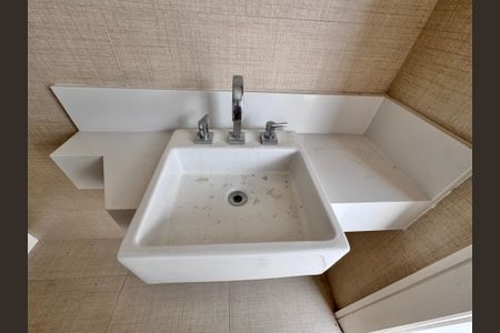 Casa à venda com 402m², 4 quartos e 4 vagas Casa à venda com 402m², 4 quartos e 4 vagasSalão - Banheiro