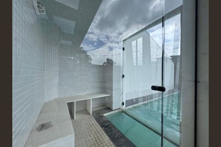 Casa à venda com 402m², 4 quartos e 4 vagas Casa à venda com 402m², 4 quartos e 4 vagasÁrea externa - Banheiro