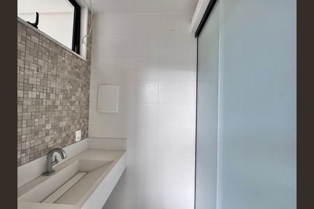 Casa à venda com 402m², 4 quartos e 4 vagas Casa à venda com 402m², 4 quartos e 4 vagasÁrea externa - Banheiro