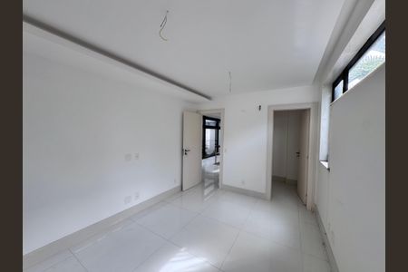 Casa à venda com 402m², 4 quartos e 4 vagas Casa à venda com 402m², 4 quartos e 4 vagasSuíte 3