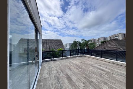 Casa à venda com 402m², 4 quartos e 4 vagas Casa à venda com 402m², 4 quartos e 4 vagasTerraço