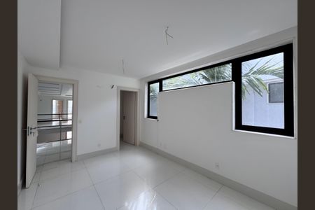 Casa à venda com 402m², 4 quartos e 4 vagas Casa à venda com 402m², 4 quartos e 4 vagasSuíte 3