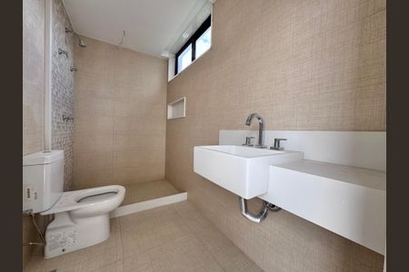 Casa à venda com 402m², 4 quartos e 4 vagas Casa à venda com 402m², 4 quartos e 4 vagasSalão - Banheiro