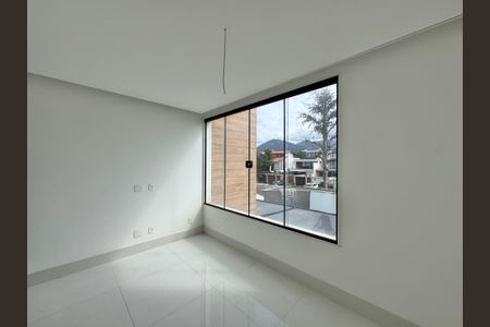 Casa à venda com 402m², 4 quartos e 4 vagas Casa à venda com 402m², 4 quartos e 4 vagasSuíte 2