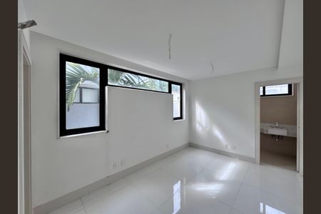 Casa à venda com 402m², 4 quartos e 4 vagas Casa à venda com 402m², 4 quartos e 4 vagasSuíte 3