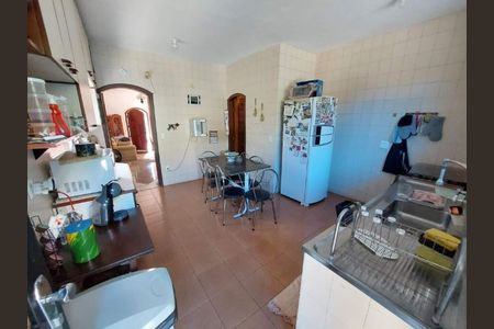 Casa à venda com 292m², 3 quartos e 4 vagas