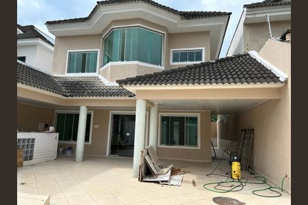 Casa à venda com 282m², 4 quartos e 2 vagas