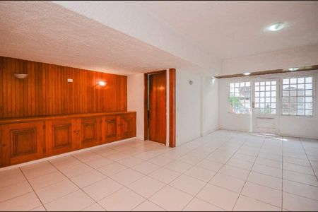 Casa à venda com 216m², 4 quartos e 2 vagas
