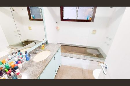 Casa à venda com 270m², 5 quartos e 3 vagas