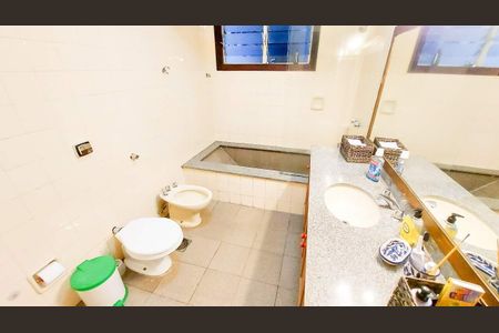 Casa à venda com 270m², 5 quartos e 3 vagas