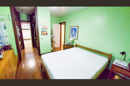 Casa à venda com 270m², 5 quartos e 3 vagas