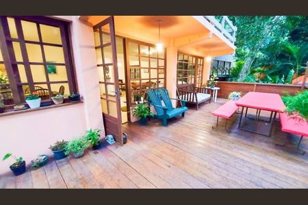Casa à venda com 270m², 5 quartos e 3 vagas