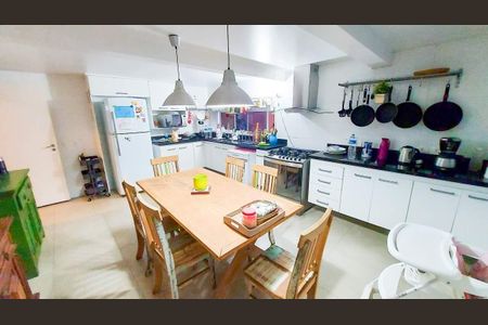 Casa à venda com 270m², 5 quartos e 3 vagas