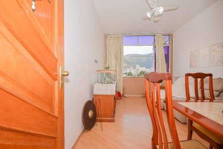 Apartamento à venda com 74m², 2 quartos e 1 vaga