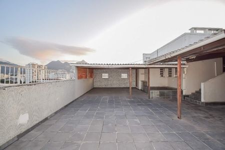 Apartamento à venda com 74m², 2 quartos e 1 vaga