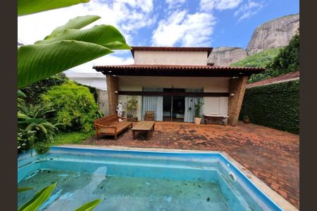 Casa à venda com 452m², 4 quartos e 4 vagas