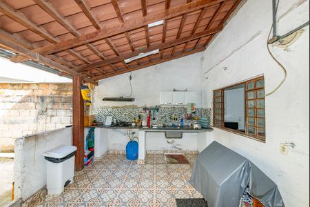 Casa à venda com 180m², 3 quartos e 1 vaga Casa à venda com 180m², 3 quartos e 1 vagaVaranda - cozinha