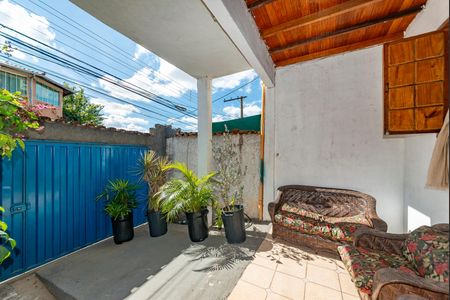 Casa à venda com 180m², 3 quartos e 1 vaga Casa à venda com 180m², 3 quartos e 1 vagaGaragem - varanda