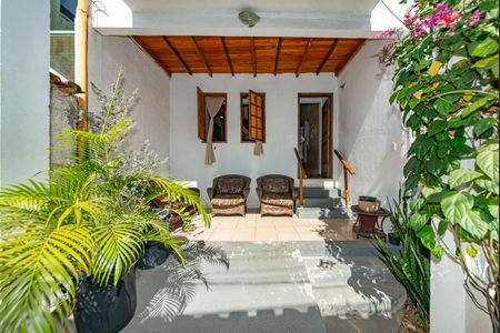 Casa à venda com 180m², 3 quartos e 1 vaga Casa à venda com 180m², 3 quartos e 1 vagaGaragem - varanda