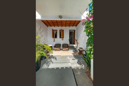 Casa à venda com 180m², 3 quartos e 1 vaga Casa à venda com 180m², 3 quartos e 1 vagaGaragem - varanda