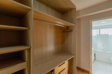 Apartamento para alugar com 185m², 3 quartos e 3 vagas Apartamento para alugar com 185m², 3 quartos e 3 vagasCloset da suíte 3