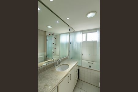 Apartamento para alugar com 185m², 3 quartos e 3 vagas Apartamento para alugar com 185m², 3 quartos e 3 vagasBanheiro da Suíte 3