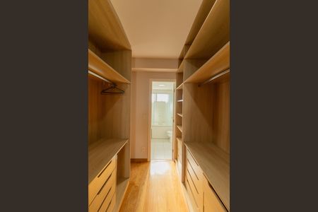 Apartamento para alugar com 185m², 3 quartos e 3 vagas Apartamento para alugar com 185m², 3 quartos e 3 vagasCloset da suíte 3