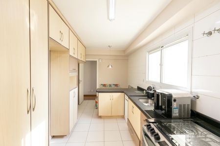 Apartamento para alugar com 185m², 3 quartos e 3 vagas Apartamento para alugar com 185m², 3 quartos e 3 vagasCozinha
