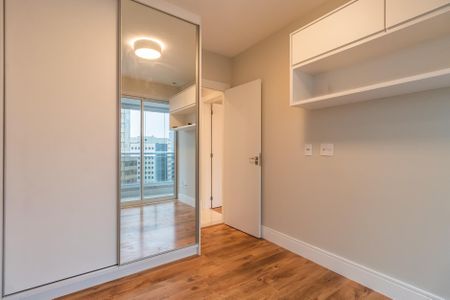 Quarto 1 de apartamento para alugar com 2 quartos, 69m² em Empresarial 18 do Forte, Barueri