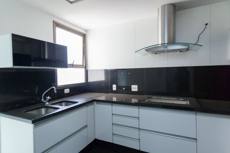 Apartamento para alugar com 143m², 4 quartos e 3 vagas Apartamento para alugar com 143m², 4 quartos e 3 vagasCozinha