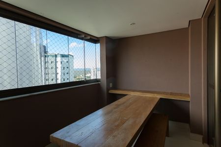 Apartamento para alugar com 143m², 4 quartos e 3 vagas Apartamento para alugar com 143m², 4 quartos e 3 vagasVaranda