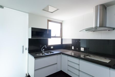 Apartamento para alugar com 143m², 4 quartos e 3 vagas Apartamento para alugar com 143m², 4 quartos e 3 vagasCozinha
